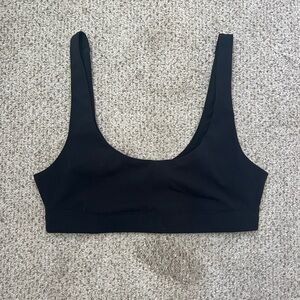 Vuori daily sports bra